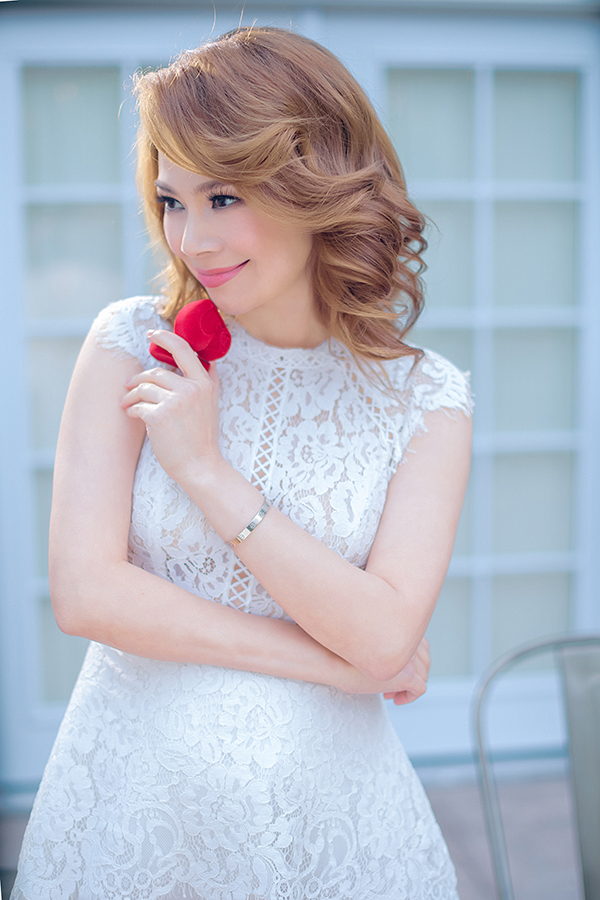 Bạn trai Việt kiều quấn quýt bên Thanh Thảo